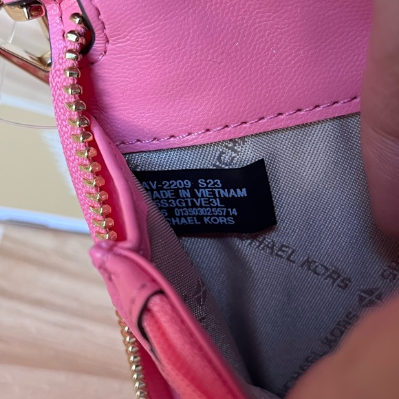 Michael Kors wallet🎈🎈 - Picture 5 of 6